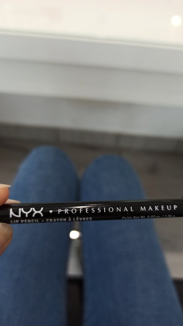 Konturówka ze szminką