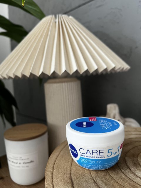 Nivea Care, Lekki krem do twarzy, Odżywczy, 5w1