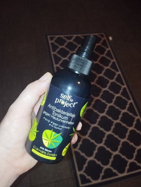 Selfie Project Tonik do twarzy, Antybakteryjny, Przeciw niedoskonałościom, Kwasy AHA & Cannabis Extract