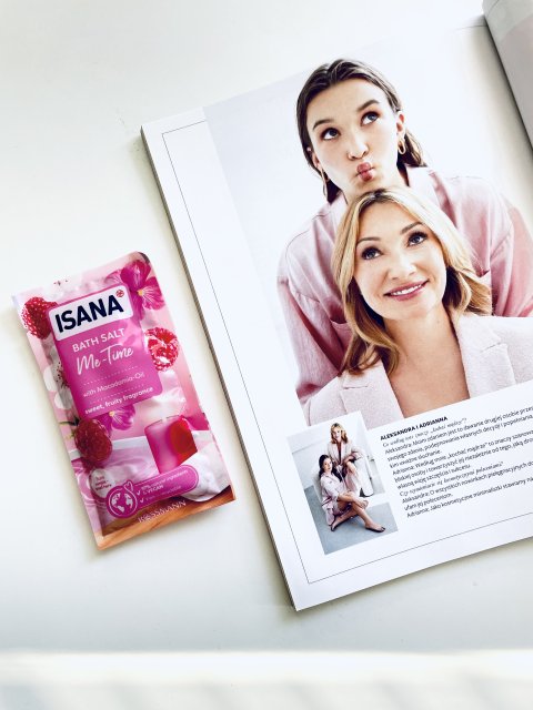 Isana Sól do kąpieli, Me-Time, Zapach malin i olejku macadamia
