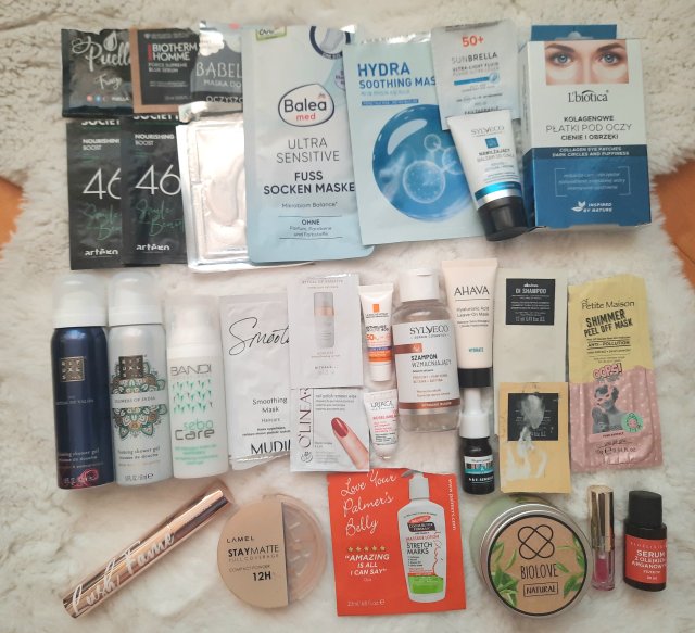 Denkowanie część druga :) Grudzień, kosmetyki w świątecznych opakowaniach lub w świątecznych kolorach: czerwonym, zielonym i złotym 