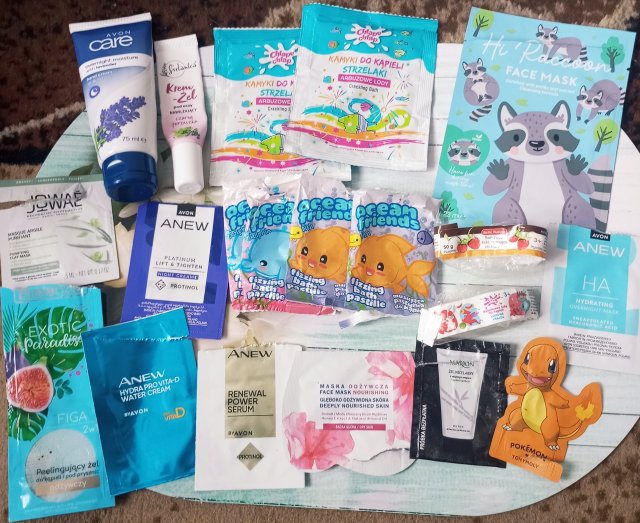 Denkowanie część druga :) Grudzień, kosmetyki w świątecznych opakowaniach lub w świątecznych kolorach: czerwonym, zielonym i złotym 