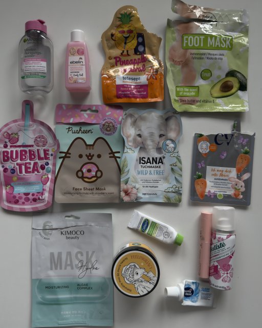 Denkowanie część druga :) Grudzień, kosmetyki w świątecznych opakowaniach lub w świątecznych kolorach: czerwonym, zielonym i złotym 