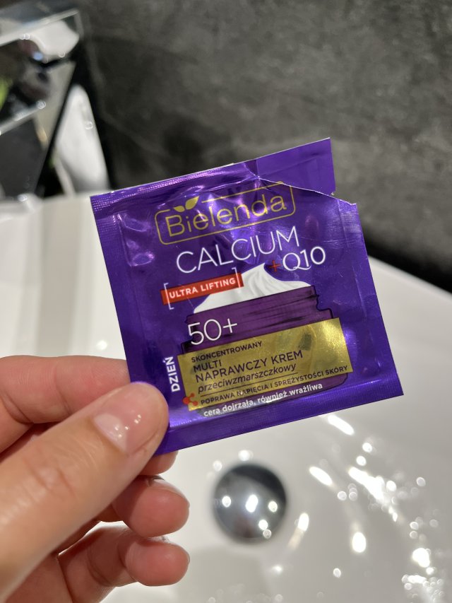 Denkowanie część druga :) Grudzień, kosmetyki w świątecznych opakowaniach lub w świątecznych kolorach: czerwonym, zielonym i złotym 