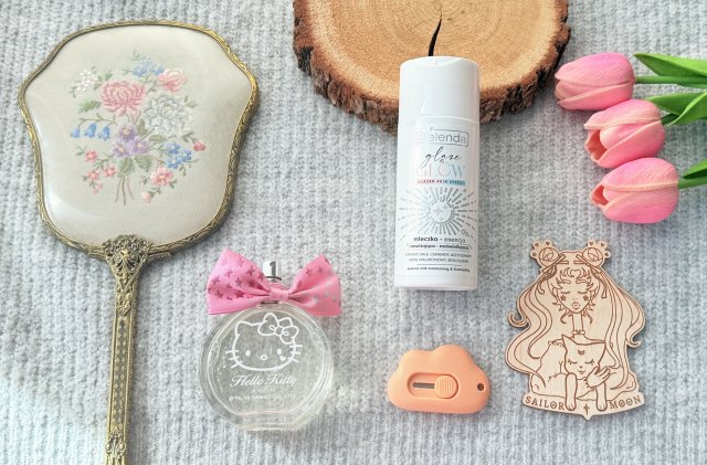 Bielenda Glaze & Glow, Glazed Skin Effect, mleczko - esencja do twarzy nawilżająco - rozświetlająca 