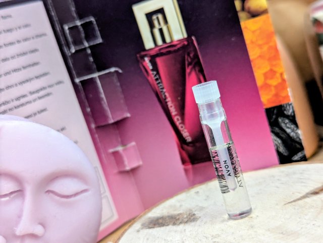 Avon Woda perfumowana, Attraction Closer