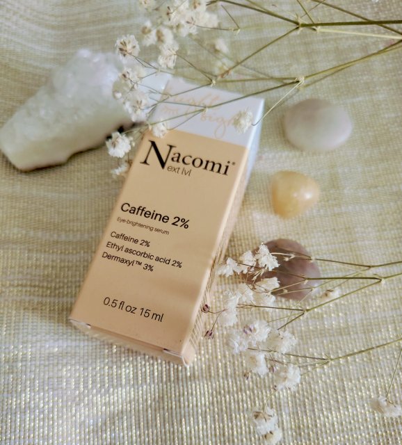 Nacomi Next Lvl, Bright Sight Caffeine 2% Eye Brightening Serum, czyli rozświetlające serum pod oczy z kofeiną. 