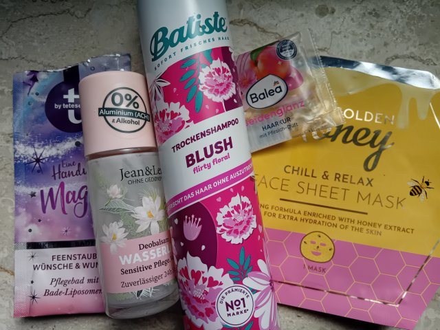 Denkowanie część druga :) Grudzień, kosmetyki w świątecznych opakowaniach lub w świątecznych kolorach: czerwonym, zielonym i złotym 