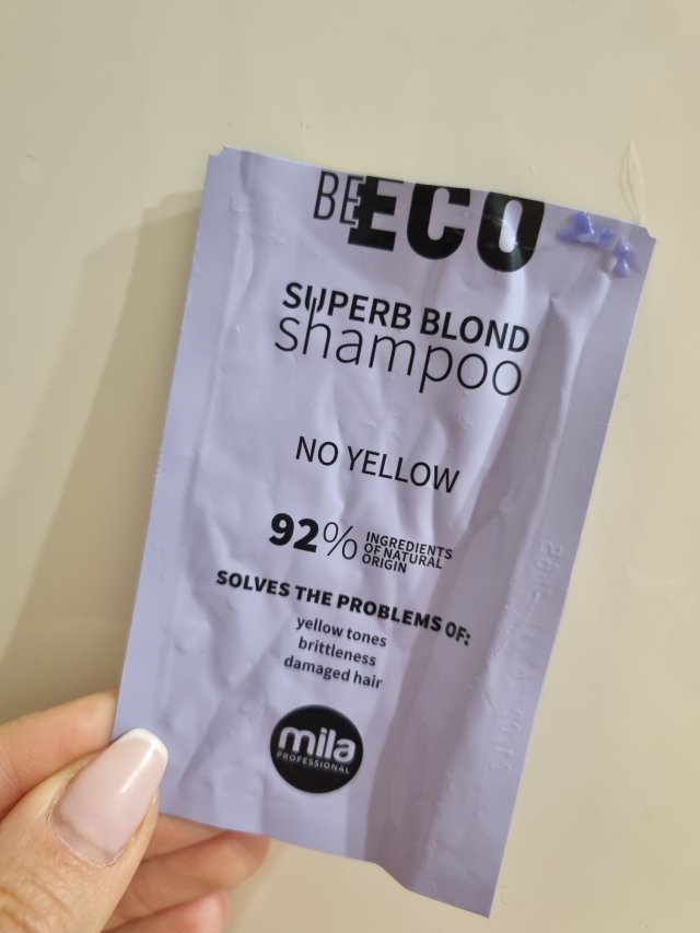 Denkowanie część druga :) Grudzień, kosmetyki w świątecznych opakowaniach lub w świątecznych kolorach: czerwonym, zielonym i złotym 