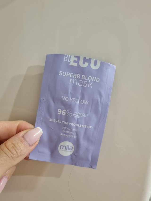 Denkowanie część druga :) Grudzień, kosmetyki w świątecznych opakowaniach lub w świątecznych kolorach: czerwonym, zielonym i złotym 