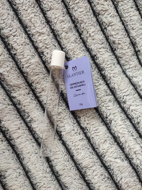 Denkowanie część druga :) Grudzień, kosmetyki w świątecznych opakowaniach lub w świątecznych kolorach: czerwonym, zielonym i złotym 