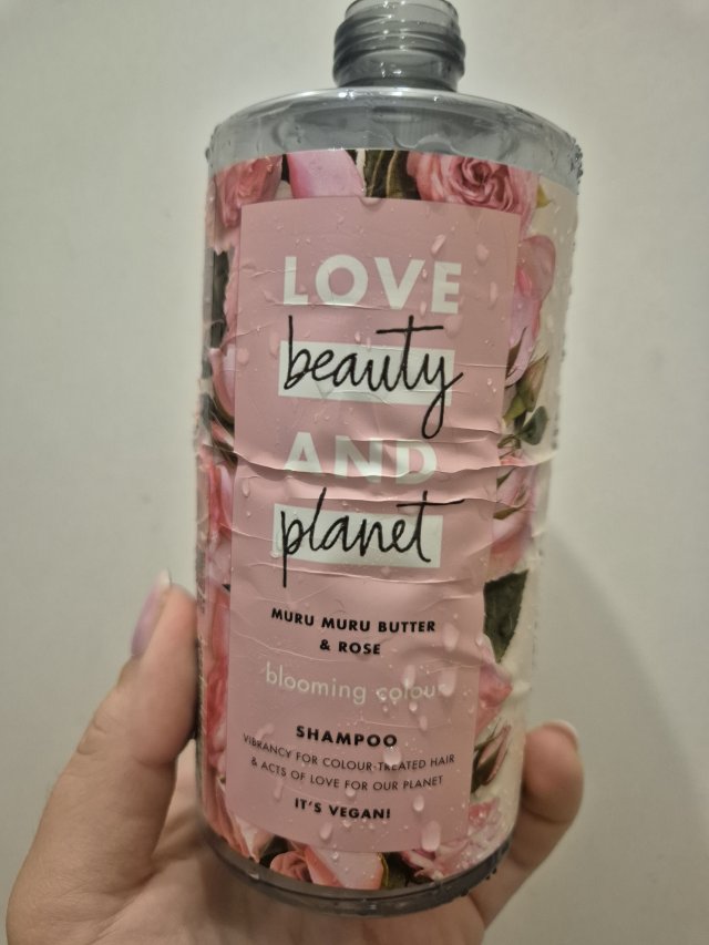 Denkowanie część druga :) Grudzień, kosmetyki w świątecznych opakowaniach lub w świątecznych kolorach: czerwonym, zielonym i złotym 