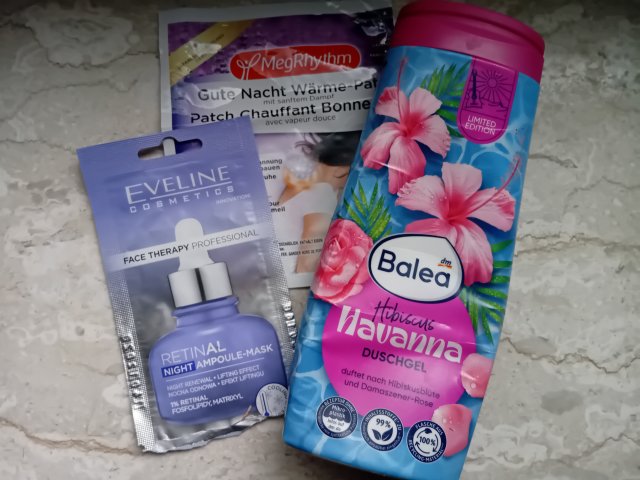 Denkowanie część druga :) Grudzień, kosmetyki w świątecznych opakowaniach lub w świątecznych kolorach: czerwonym, zielonym i złotym 