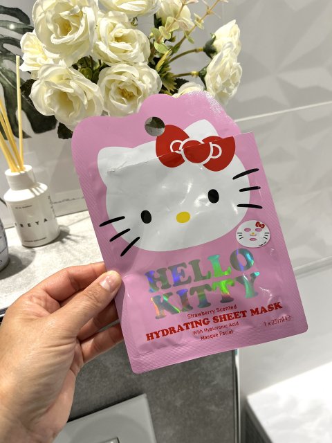 KoKoMo Studio Maska do twarzy w płacie, Hello Kitty, Strawberry Scented