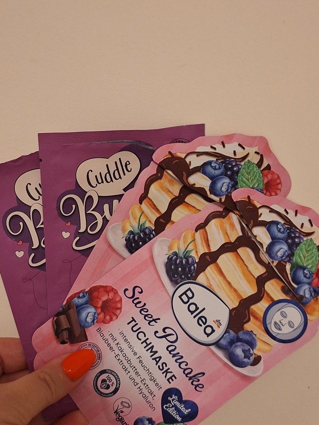 Denkowanie część druga :) Grudzień, kosmetyki w świątecznych opakowaniach lub w świątecznych kolorach: czerwonym, zielonym i złotym 