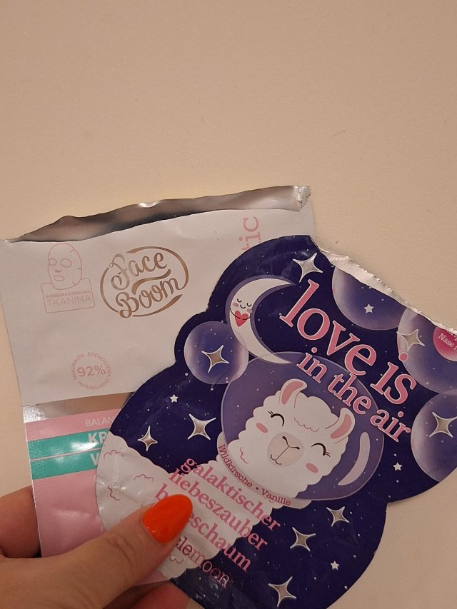 Denkowanie część druga :) Grudzień, kosmetyki w świątecznych opakowaniach lub w świątecznych kolorach: czerwonym, zielonym i złotym 