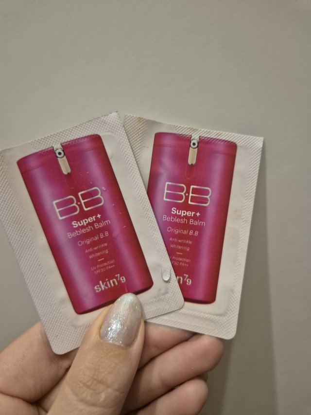 Denkowanie część druga :) Grudzień, kosmetyki w świątecznych opakowaniach lub w świątecznych kolorach: czerwonym, zielonym i złotym 