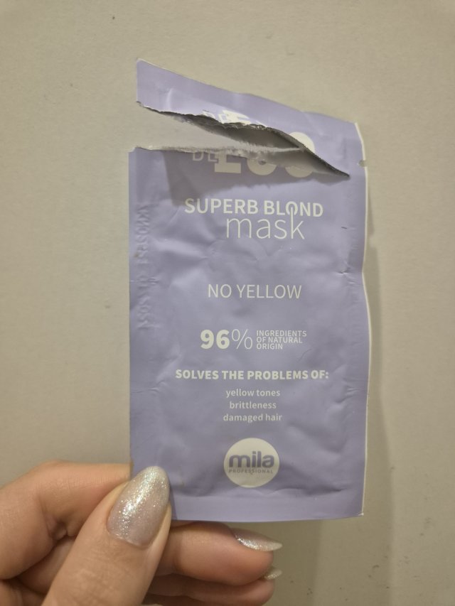 Denkowanie część druga :) Grudzień, kosmetyki w świątecznych opakowaniach lub w świątecznych kolorach: czerwonym, zielonym i złotym 