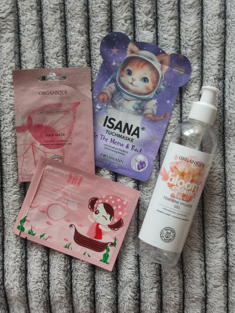 Denkowanie część druga :) Grudzień, kosmetyki w świątecznych opakowaniach lub w świątecznych kolorach: czerwonym, zielonym i złotym 