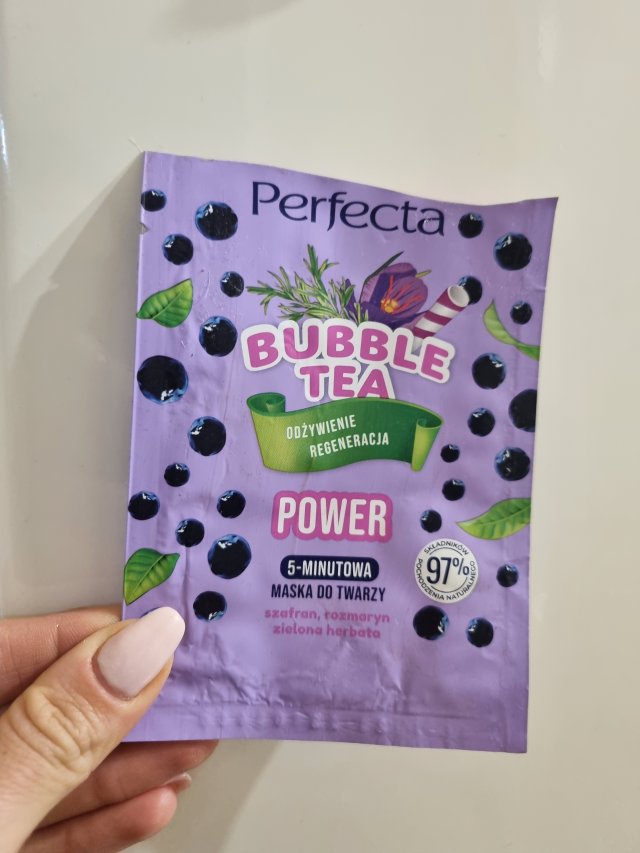 Denkowanie część druga :) Grudzień, kosmetyki w świątecznych opakowaniach lub w świątecznych kolorach: czerwonym, zielonym i złotym 