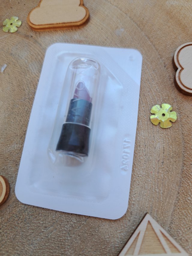 Avon Ultra Colour Creamy Lipstick, 53 Chic