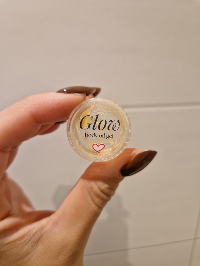 Denkowanie część druga :) Grudzień, kosmetyki w świątecznych opakowaniach lub w świątecznych kolorach: czerwonym, zielonym i złotym 