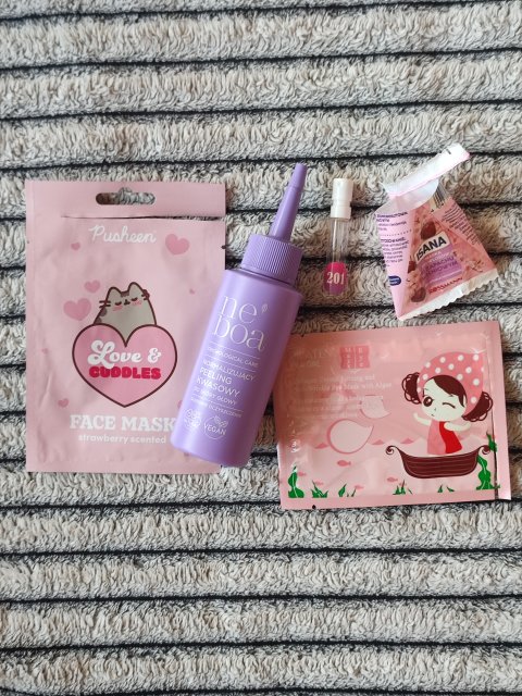 Denkowanie część druga :) Grudzień, kosmetyki w świątecznych opakowaniach lub w świątecznych kolorach: czerwonym, zielonym i złotym 