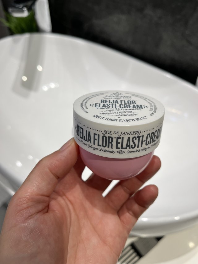 Denkowanie część druga :) Grudzień, kosmetyki w świątecznych opakowaniach lub w świątecznych kolorach: czerwonym, zielonym i złotym 