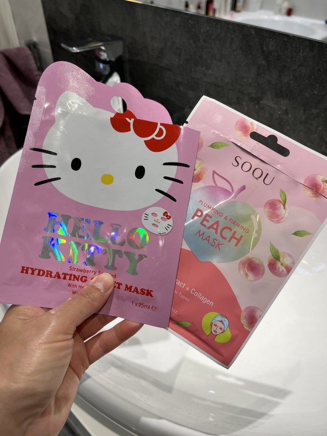 Denkowanie część druga :) Grudzień, kosmetyki w świątecznych opakowaniach lub w świątecznych kolorach: czerwonym, zielonym i złotym 