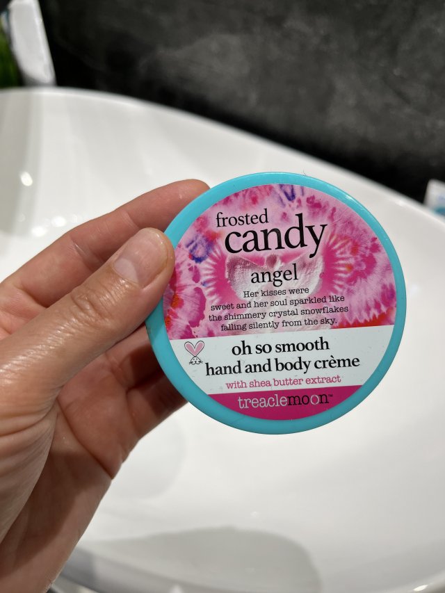 Denkowanie część druga :) Grudzień, kosmetyki w świątecznych opakowaniach lub w świątecznych kolorach: czerwonym, zielonym i złotym 