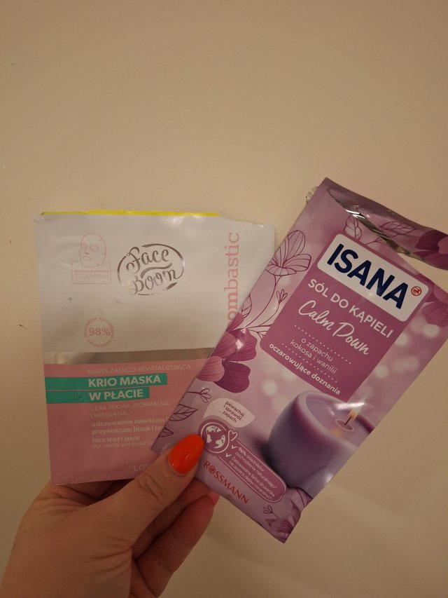 Denkowanie część druga :) Grudzień, kosmetyki w świątecznych opakowaniach lub w świątecznych kolorach: czerwonym, zielonym i złotym 