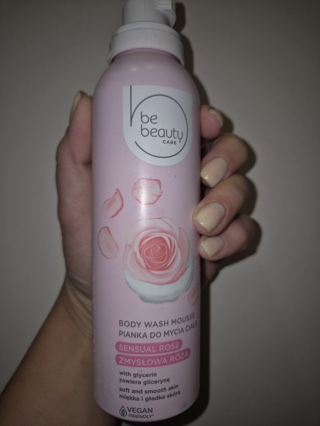 Denkowanie część druga :) Grudzień, kosmetyki w świątecznych opakowaniach lub w świątecznych kolorach: czerwonym, zielonym i złotym 