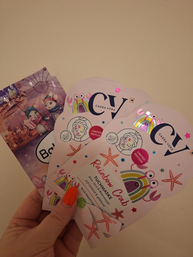 Denkowanie część druga :) Grudzień, kosmetyki w świątecznych opakowaniach lub w świątecznych kolorach: czerwonym, zielonym i złotym 