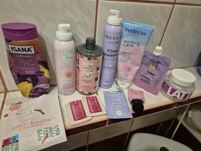 Denkowanie część druga :) Grudzień, kosmetyki w świątecznych opakowaniach lub w świątecznych kolorach: czerwonym, zielonym i złotym 