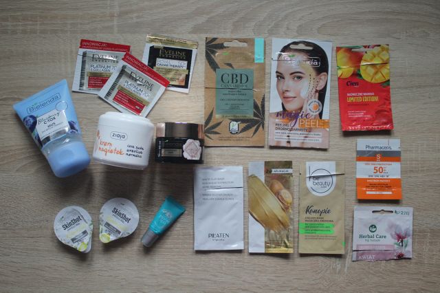 akcja denkowanie! grudzień - kosmetyki w świątecznych opakowaniach i świątecznych kolorach 🎄❄️⛄🎀🎁🎅