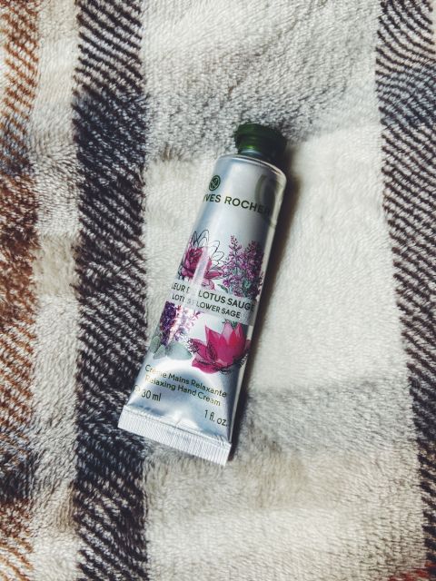 Yves rocher relaksujący krem do rak kwiat lotosu i szałwia 