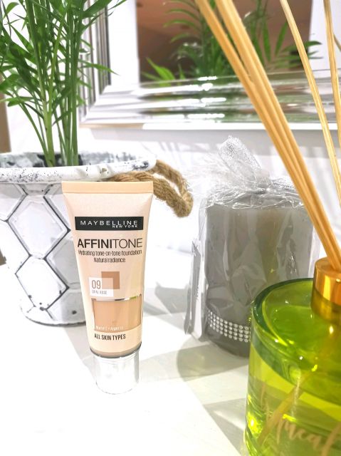 Maybelline Affinitone, Podkład do twarzy, nr 09 Opal Rose