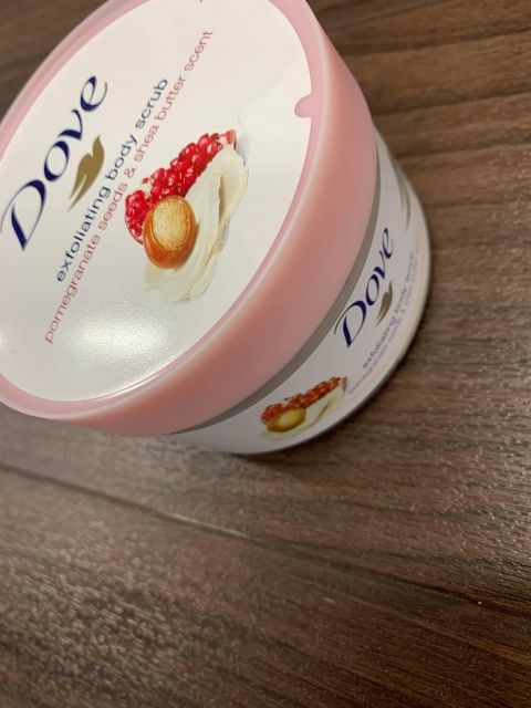 Dove Exfoliating Body Scrub, Peeling do ciała, Pomegranate seeds & Shea butter scent 