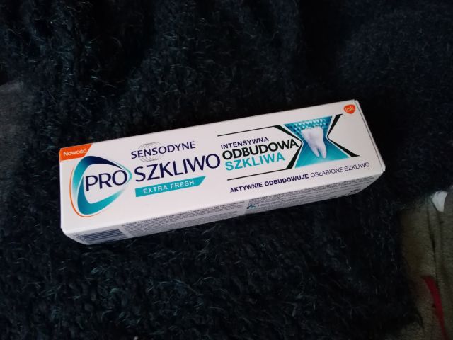 Sensodyne Pasta do zębów, Proszkliwo, Wzmacniająca szkliwo aktywnie odbuduwujaca uszkodzone szkliwo