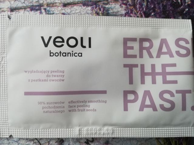 Veoli Botanica Peeling do twarzy, Wygładzający, z pestkami owoców, Erase the Past