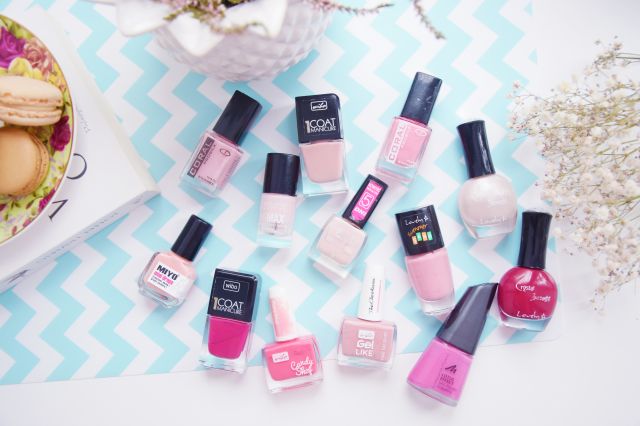 lakiery do paznokci w odcieniach różu