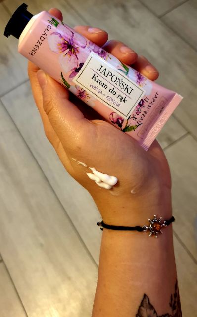 Bielenda Japan Beauty, Krem do rąk, Japoński, Wygładzenie, Wiśnia + Jedwab