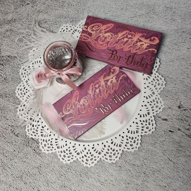 Kat Von D Lolita Por Vida Eyeshadow Palette, Paleta cieni do powiek