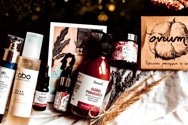 Iossi Serum do twarzy, Rozświetlające, Dzika róża, geranium, cyprys, witamina E i C
