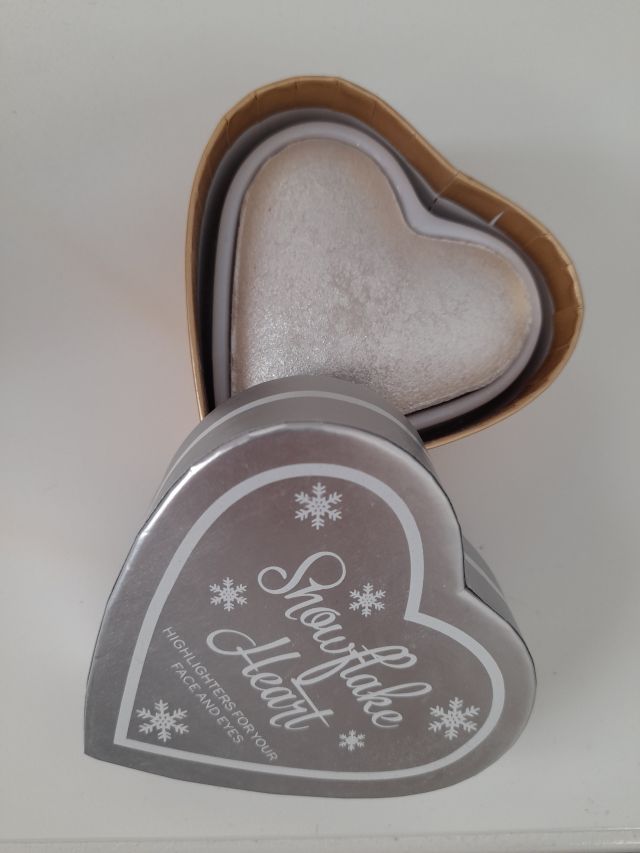 Makeup Revolution Snowflake Heart, rozświetlacz