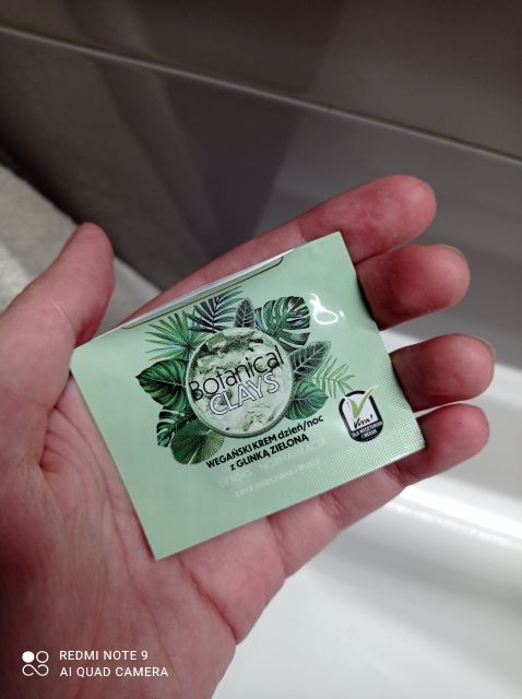 Bielenda Botanical Clays, Krem do twarzy, Wegański, Na dzień i na noc, Z glinką zieloną 