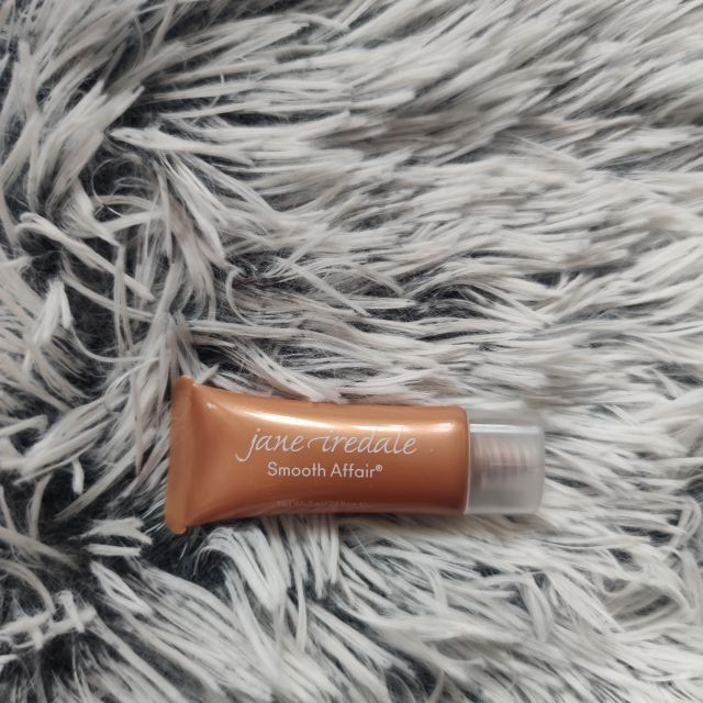 Jane Iredale Baza i rozświetlacz do twarzy, Smooth Affair