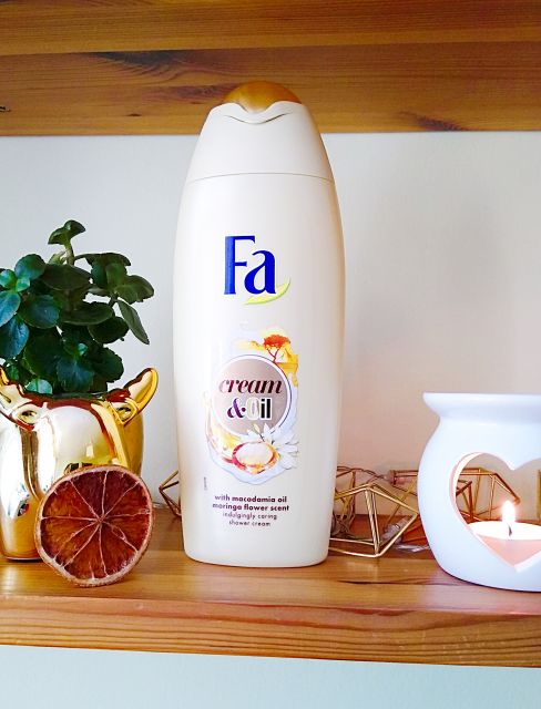 Fa Żel pod prysznic, Cream & Oil, Olejek makadamia i kwiat moringa