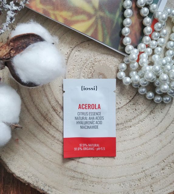 Iossi Acerola, Cytrusowa esencja, Naturalne kwasy AHA, Kwas hialuronowy, Niacynamid