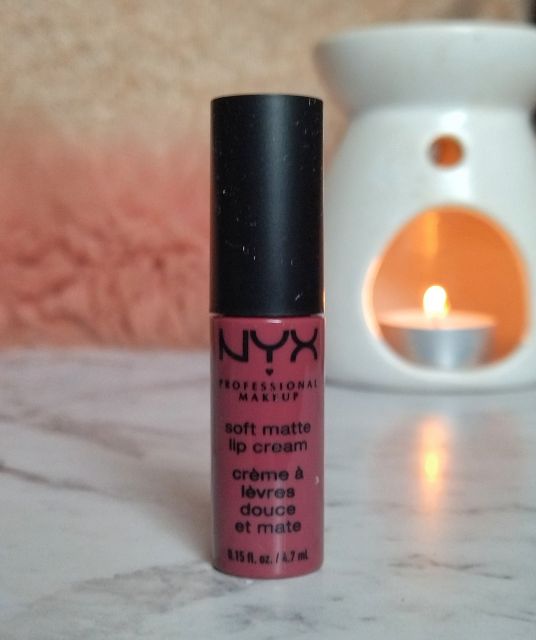 NYX Soft Matte Lip Cream, Pomadka do ust w płynie, Kolor Budapest